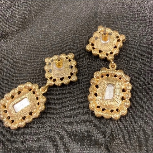 EARRINGS. Gold tone n Stones. Stunning - Picture 10 of 11